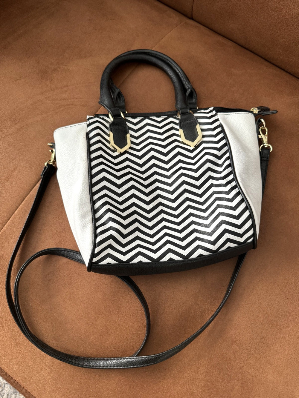 Vintage Black White Gold Geometric Chevron Strip Leather Shoulder Bag Crossbody